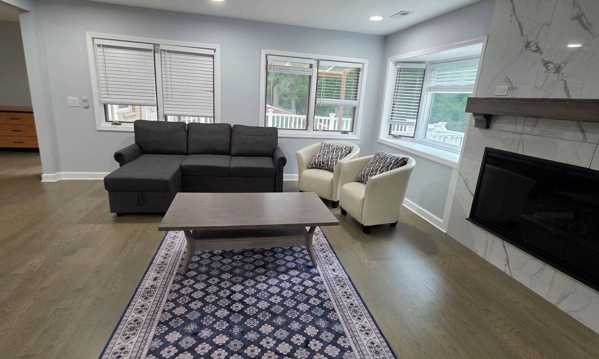 Streamwood House | Serene 2-bedroom house Close to Schaumburg Area