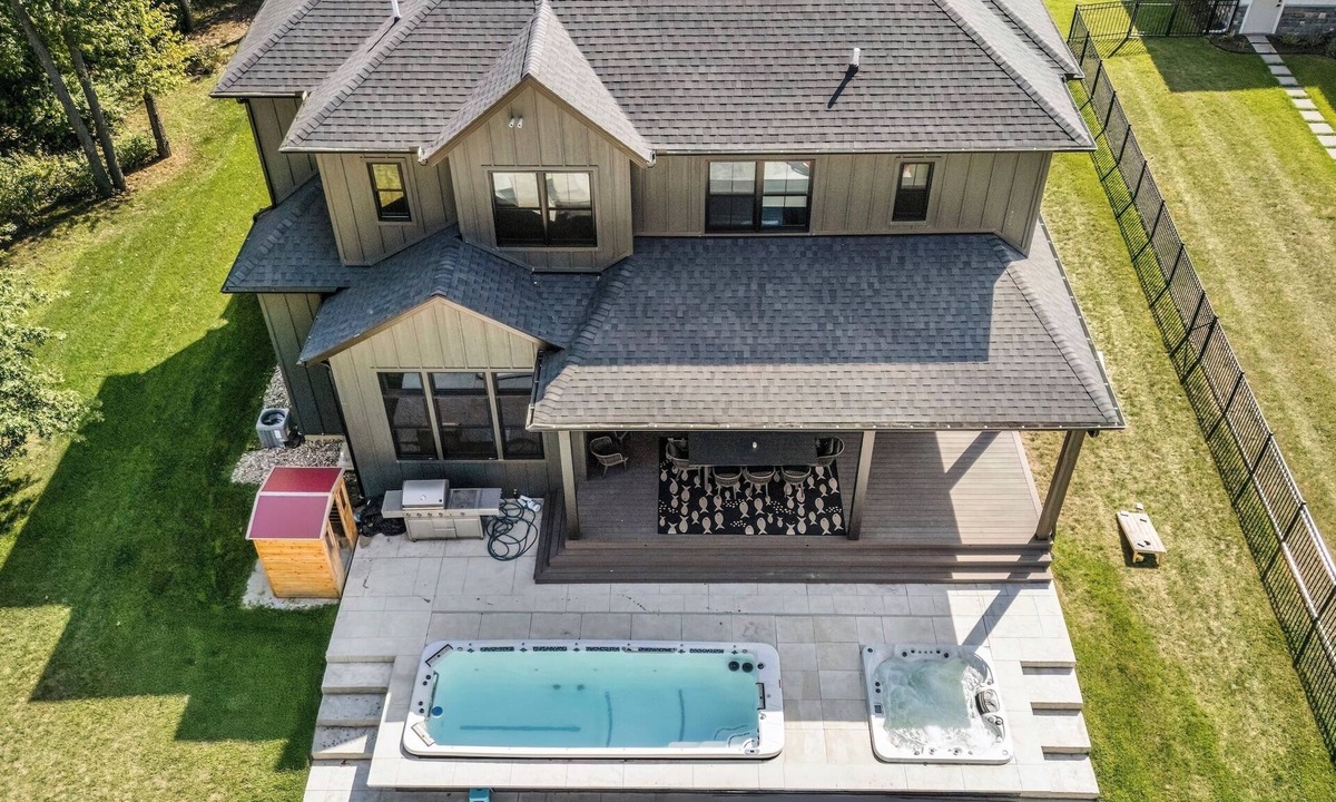 Grand Beach House | Serenity Now: Grand Beach Retreat, Heated Spa Pool, Hot Tub, Sauna, Golf Cart