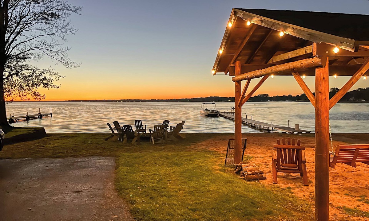 Cecil Cottage | Shawano Lake Cabin w/Boat Dock!