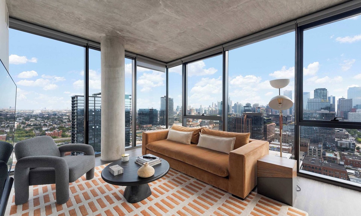 West Loop Apartment | Sky-High 2BR w/Gym & City Views