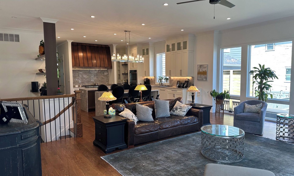 North Center House | Sleek New 4BR Greystone - Rooftop, Walk to Wrigley & 1 Block to Brown Line Train