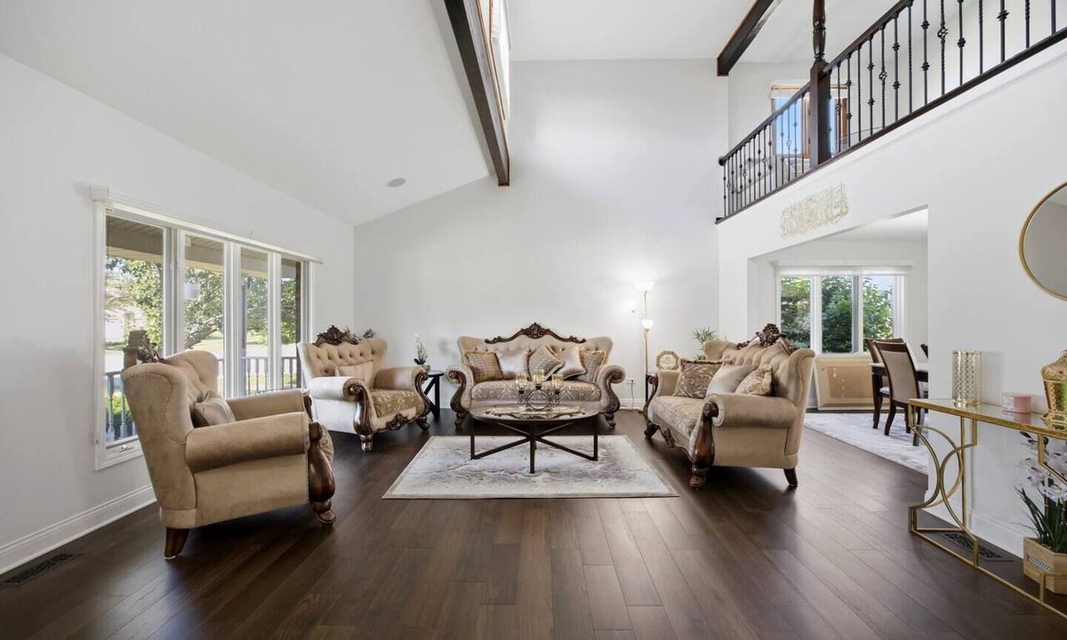 Frankfort House | Sleeps 17 | Free Parking | Spacious 5BR | Chicago