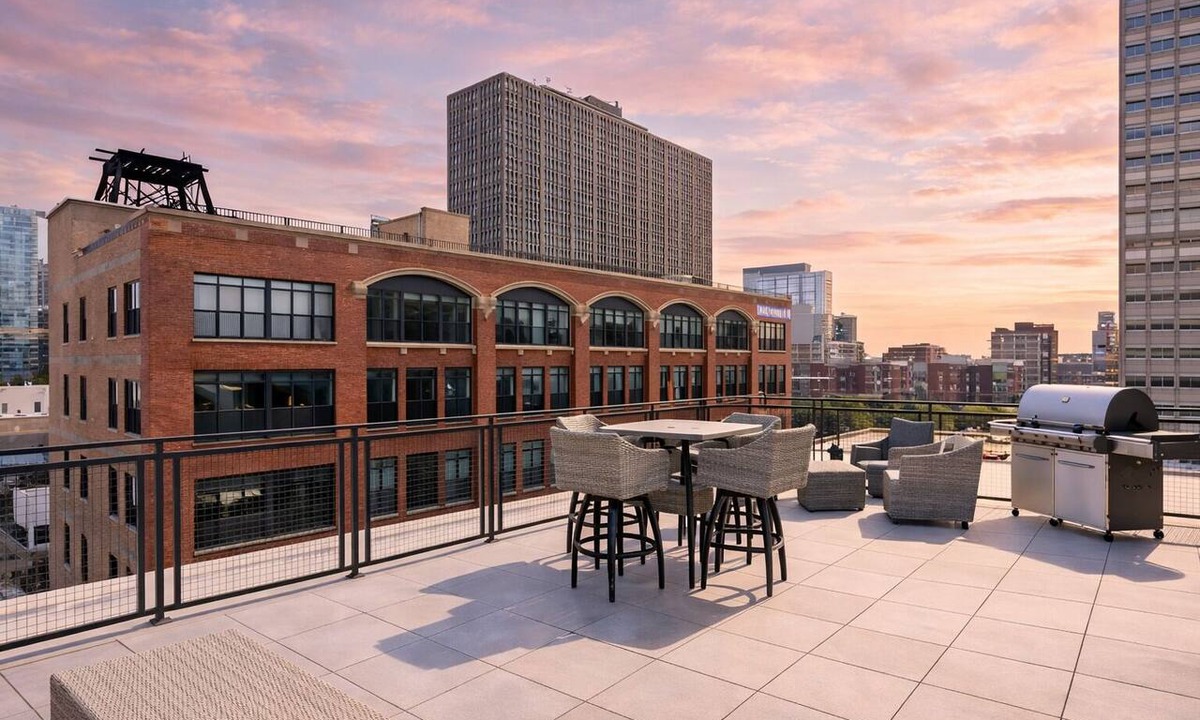 Near South Side Apartment | South Loop 2BR Retreat Near Grant Park, Soldier Field & Columbia College