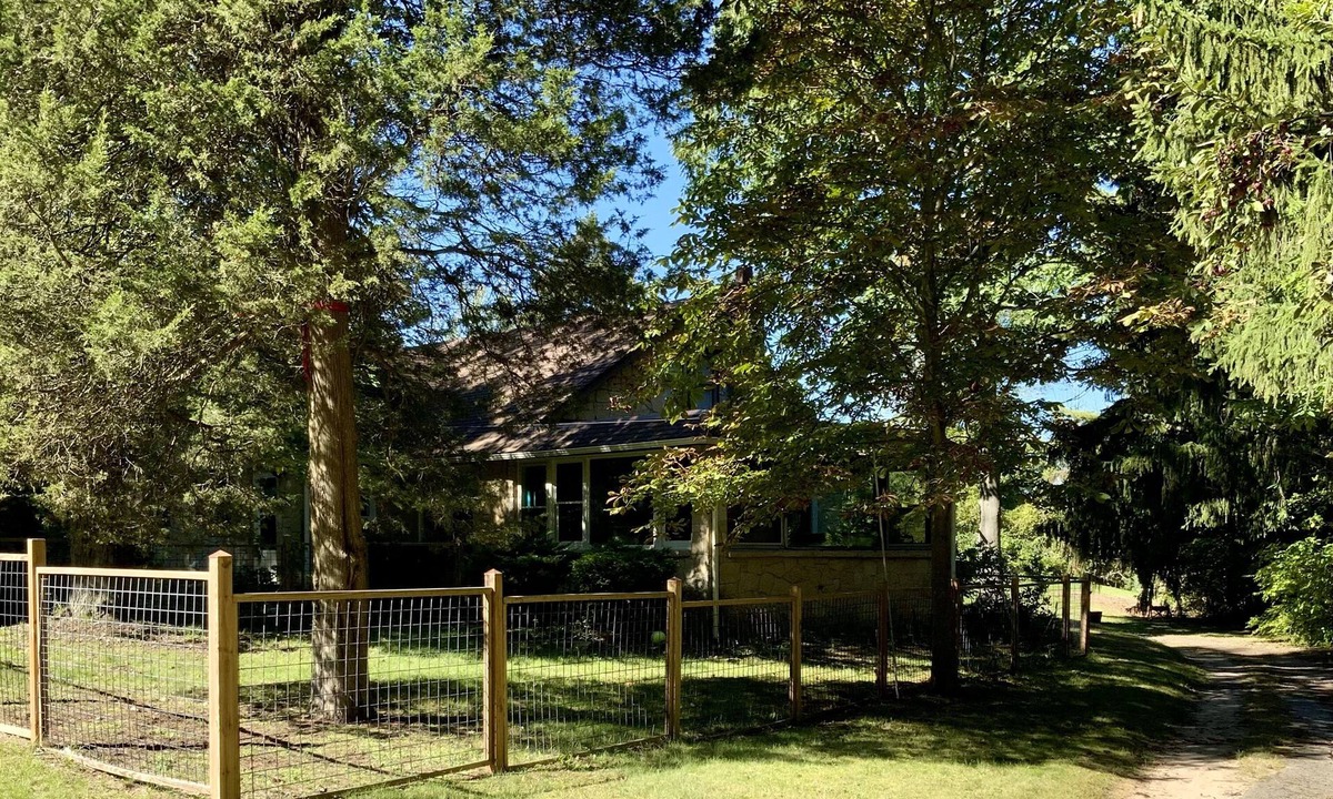 Lake Michigan Beach House | Spacious 4 BDR/3 BA 2 Acre property one minute from Lake Michigan-Dog Friendly!