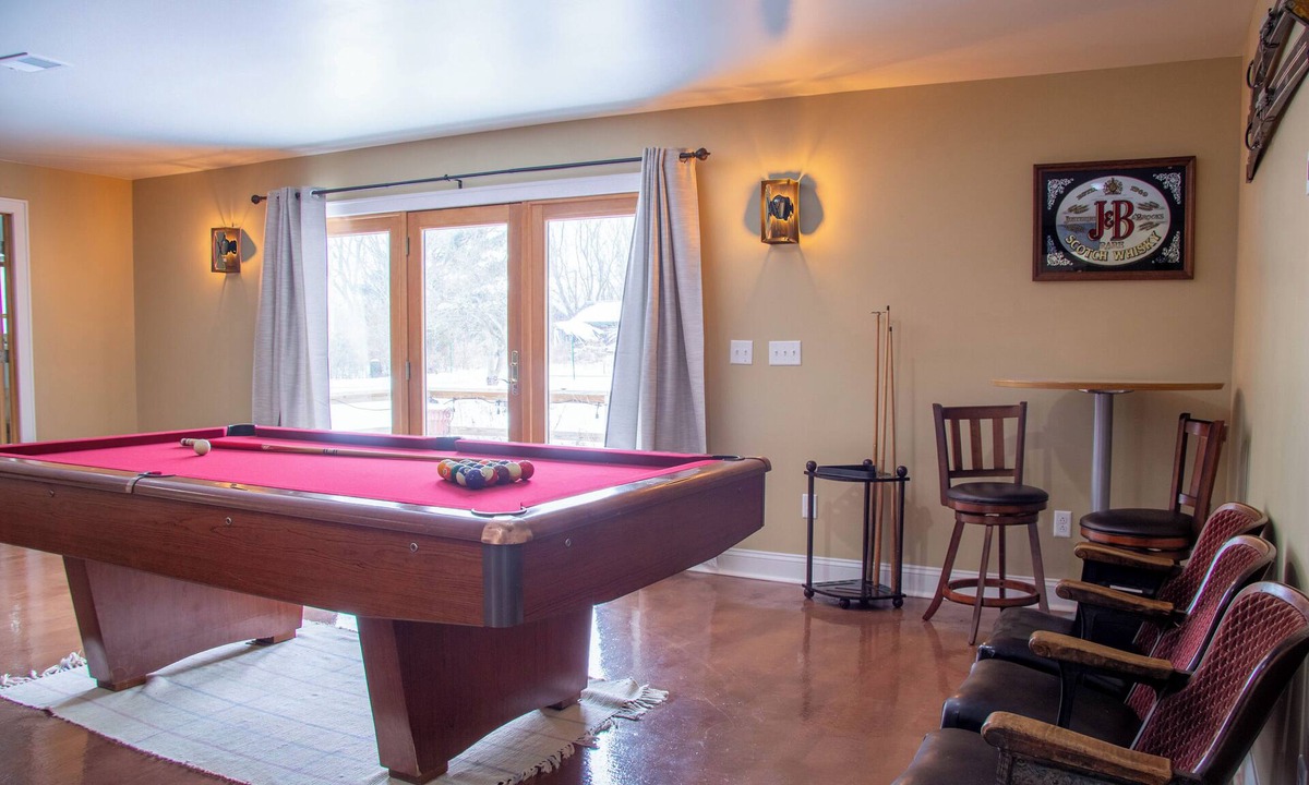 Fennville House | Spacious 4BR Fennville Farmhouse w/Pool Table