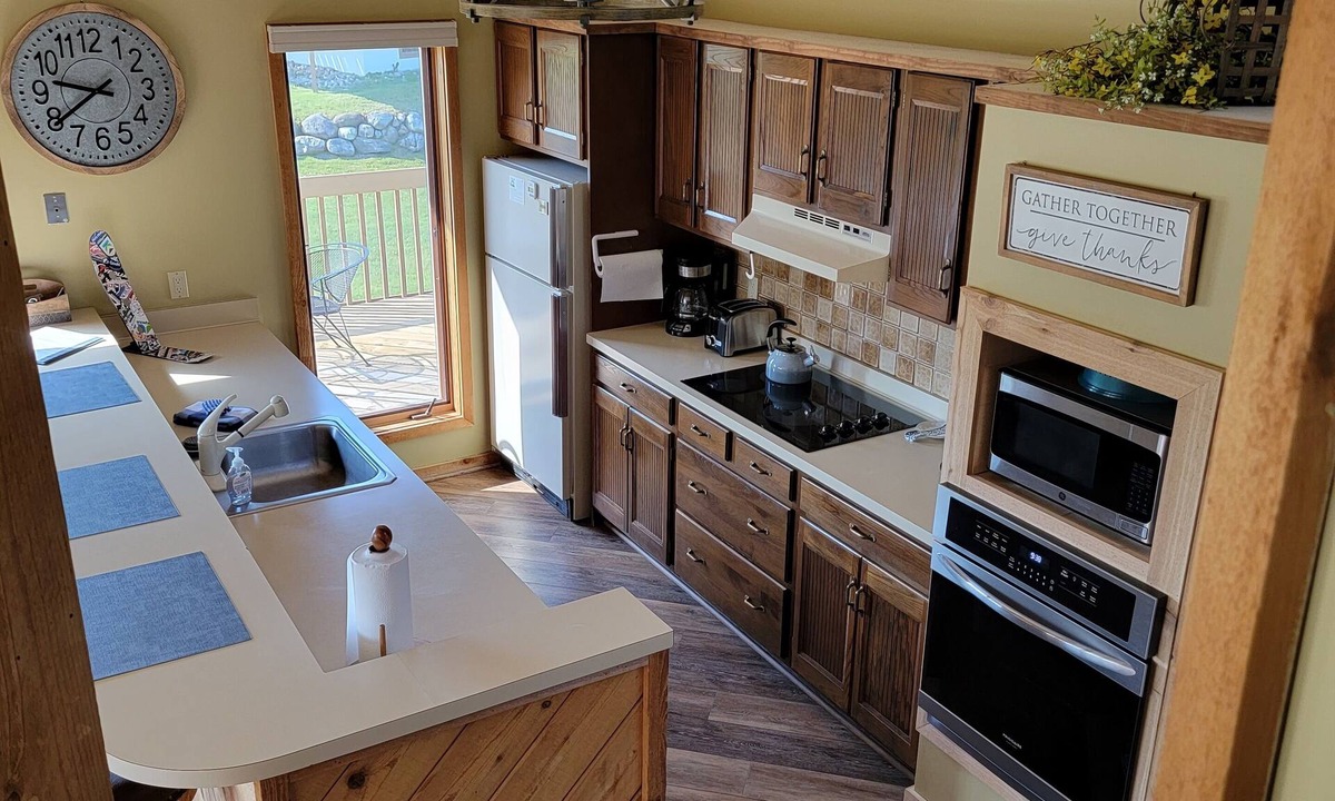 Mancelona Condo | Spacious 5 beds,2 full baths Golf, ski, Sleeps 7, KING bed, Wi-Fi close to Lakes