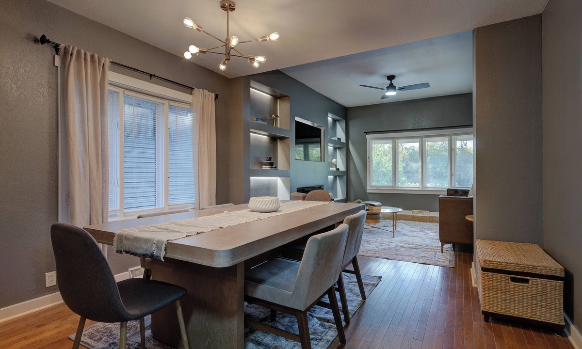 Milwaukee House | Spacious house, 8 mins downtown Sleeps 8 guests. Backyard