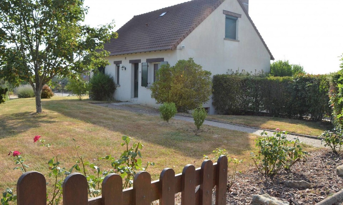 Pouille Cottage | Spacious house with garden, terrace, and leisure facilities in Pouillé