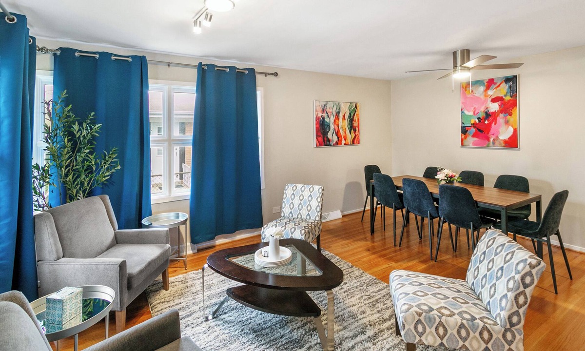 Russell House | Spacious Split-Level Home