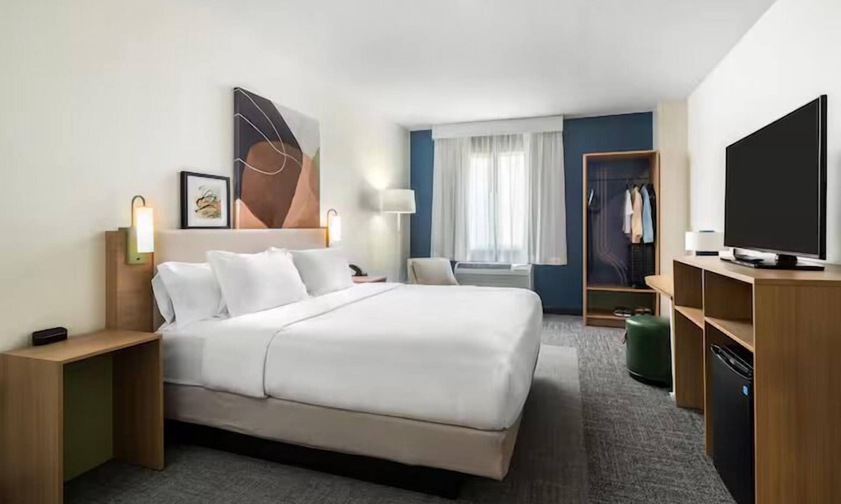 East Paris Hotel | Spark by Hilton Grand Rapids