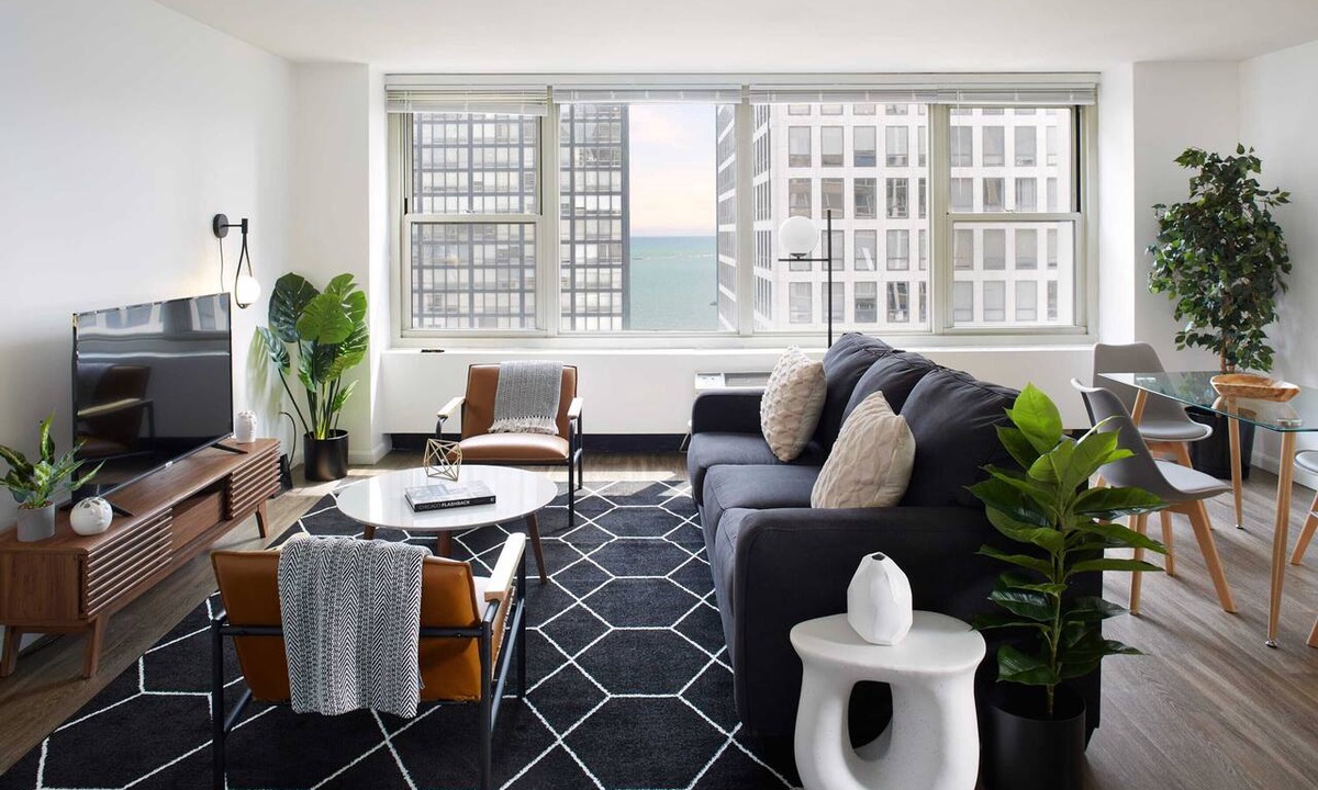 Streeterville Apartment | Spectacular Penthouse Corner 2BR in Streeterville | Roof Deck | Lake Views