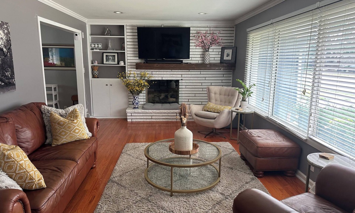 Wooded Estates House | Stay Close: Renovated Football Retreat!