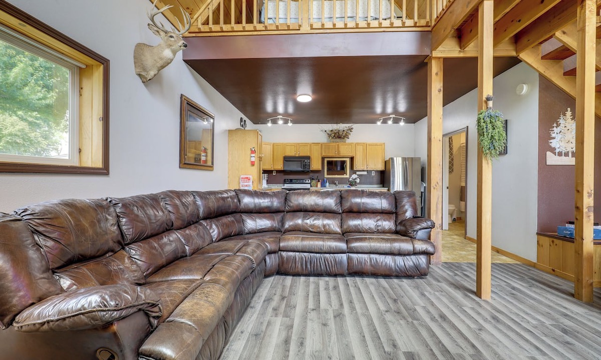 Fairport Cabin | Steps to Fishing Pond! Country Cabin in Maysville