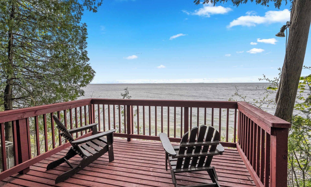 Sturgeon Bay Cabin | Stony Shore Cabin - Charming cabin from yesteryear
