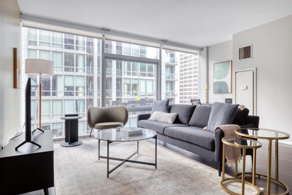 Streeterville Apartment | Streeterville 2br w pool gym nr Riverwalk CHI-880