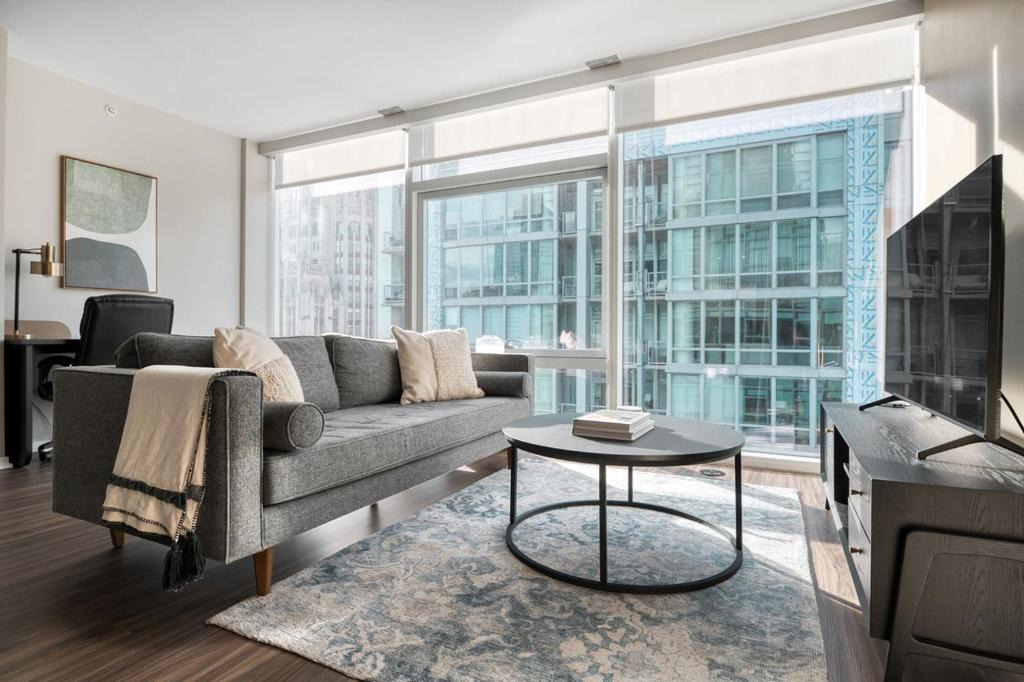 Streeterville Apartment | Streeterville 2br w pool gym nr Riverwalk CHI-881