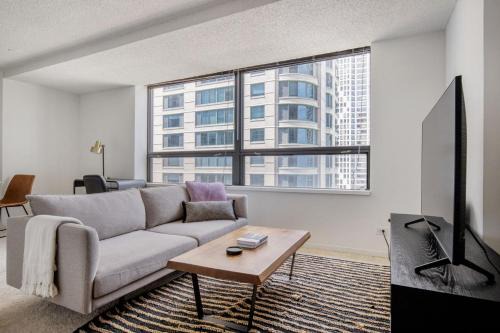 Streeterville Apartment | Streeterville Studio w Gym Pool nr Navy Pier CHI-445