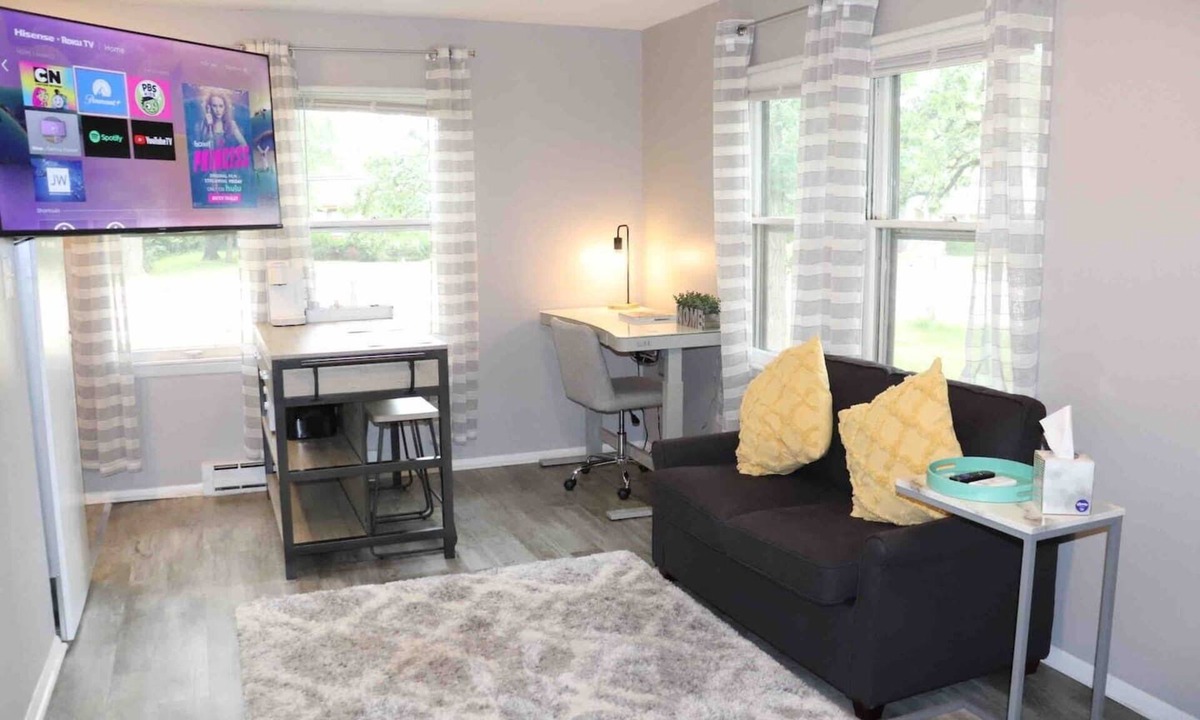 Oswego Apartment | Studio| 2 min drive to Downtown Oswego
