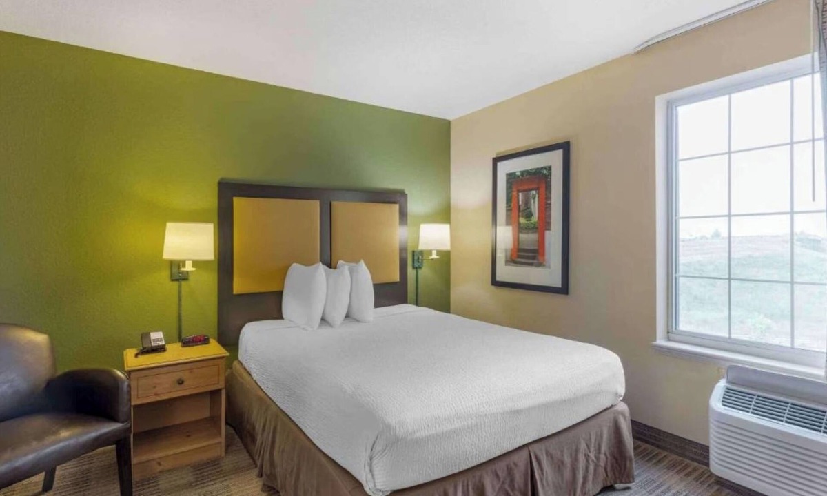 Vernon Hills Hotel | Studio 6 Extended Stay Chicago Vernon Hills Lincolnshire IL