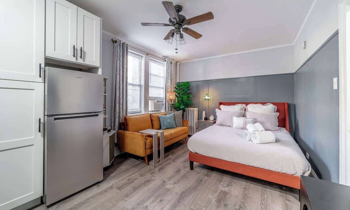 Mid-North District Apartment | Studio Beau - Steps from Lincoln Park Zoo & Lake