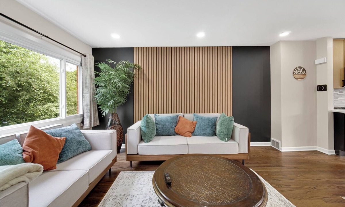 Evanston House | Stunning Evanston Retreat Near Northwestern University