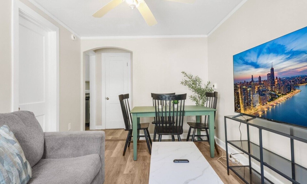 Highwood Apartment | Stylish 1 Bedroom Apartment 2 stops to Naval Base!