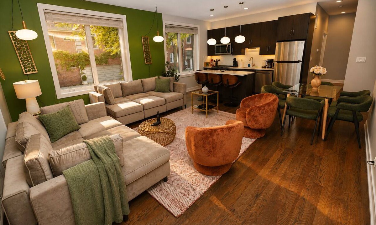 University Village / Little Italy Hotel | Stylish 5BR West Loop Retreat with Optional Parking