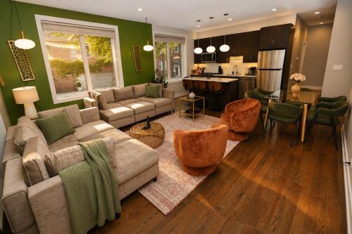 University Village / Little Italy Apartment | Stylish 5BR West Loop Retreat with Optional Parking