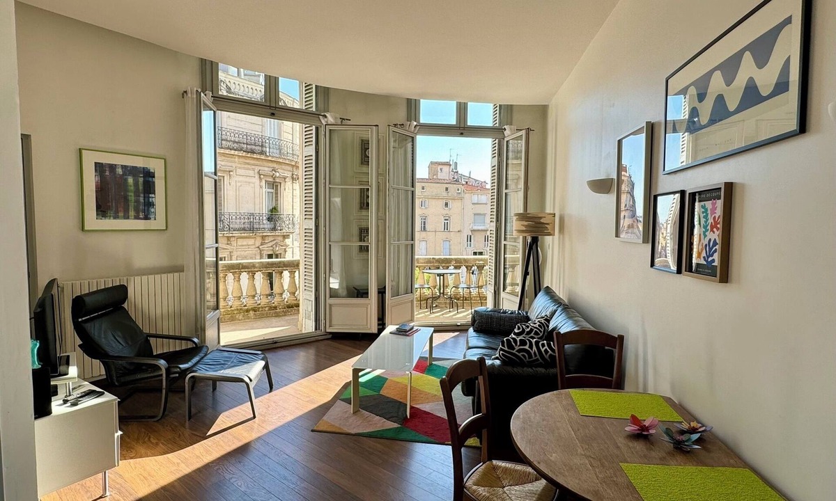 Ecusson Apartment | Stylish, modern apartment in the historic centre of Montpellier.