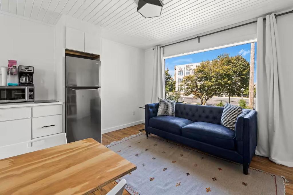 Fifth Ward Apartment | Stylish Studio in Walkers Point
