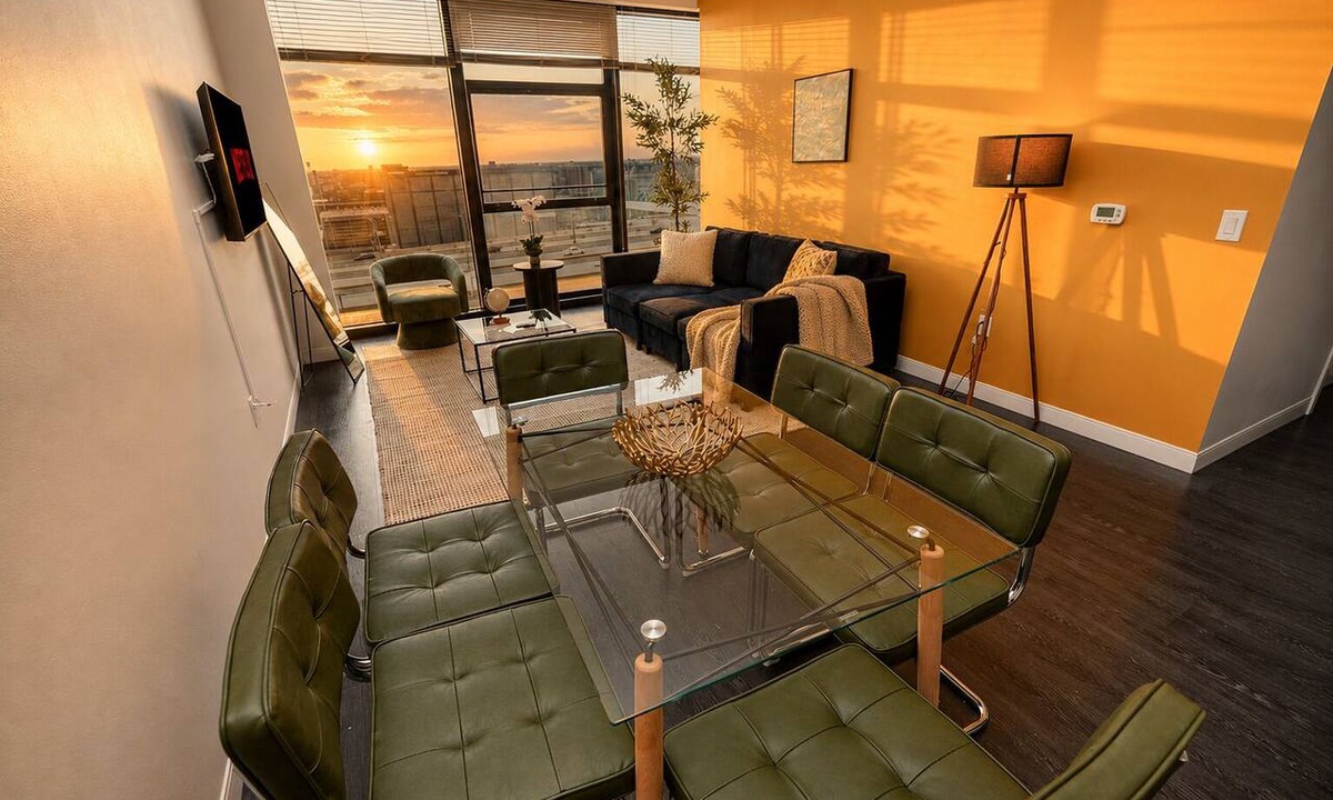 Westown Hotel | Stylish Westown 2BR Retreat 10 min to Fiserv Forum