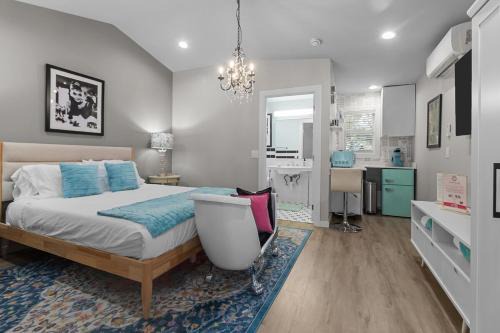 Williams Bay Apartment | Suite 3- The American Hotel Dwtn Williams Bay