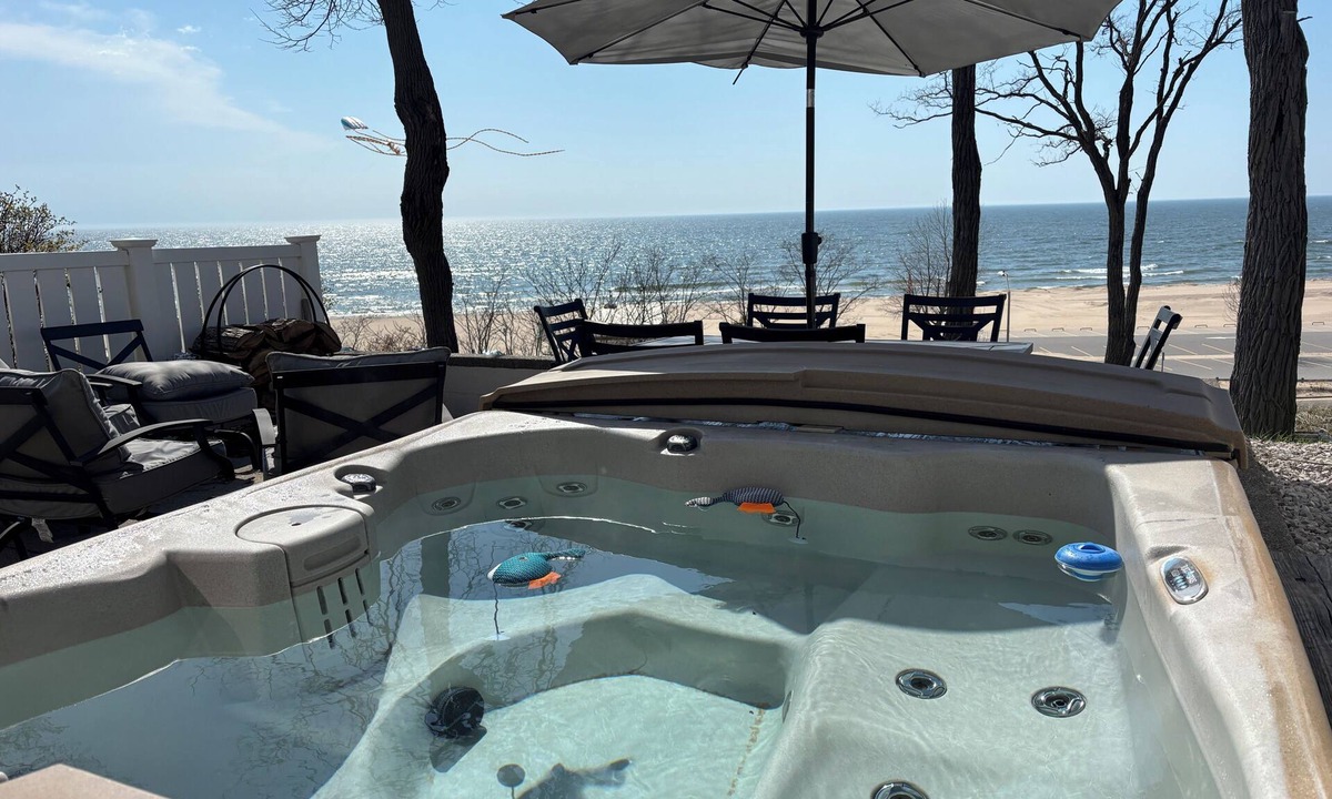 Grand Haven Cottage | Summer Breeze-Lake Michigan Views + Hot Tub ~ Steps to Beach Access