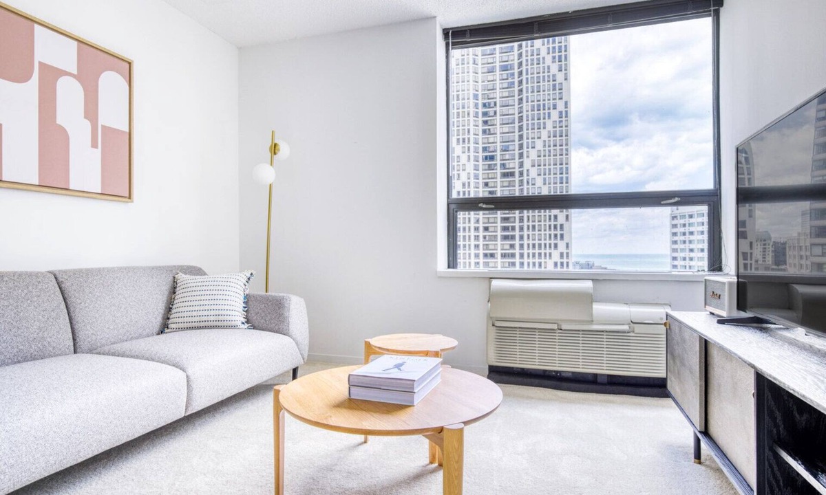 Streeterville Apartment | Tasteful Streeterville 1BR w/Gym, Pool, near Navy Pier, by Blueground