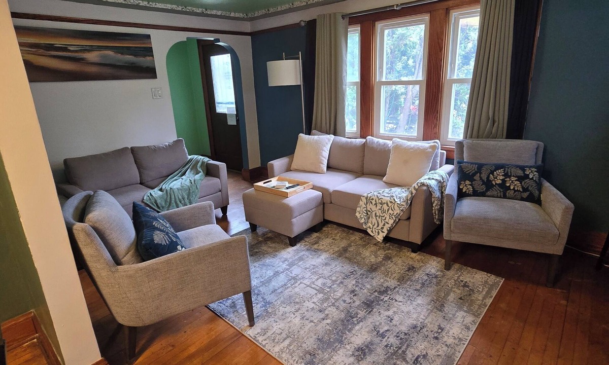 Milwaukee House | Terrific 4-bedroom house with AC in vibrant Milwaukee