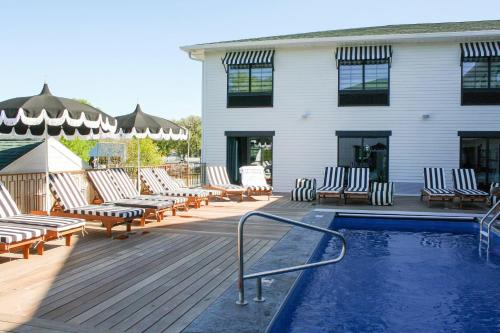 West Okoboji Hotel | The Inn Hotel Lake Okoboji, an Ascend Collection Hotel