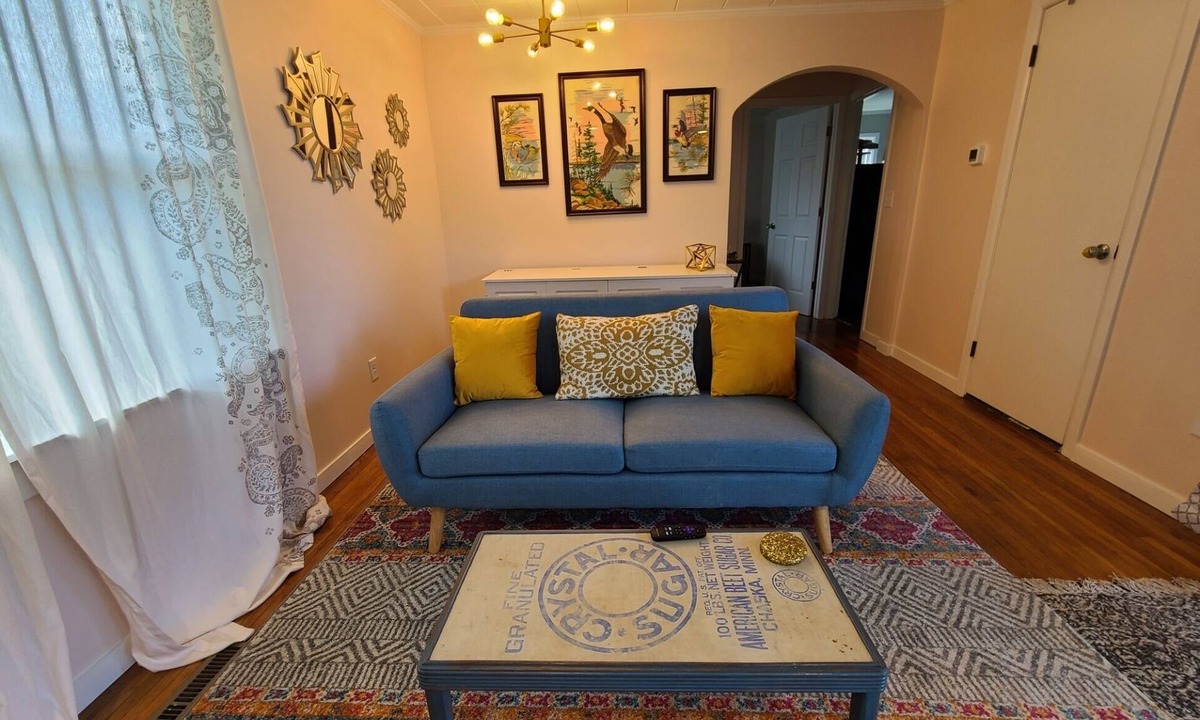 Slatterly Park House | The Little House | 1 mi from downtown, Love Pets!