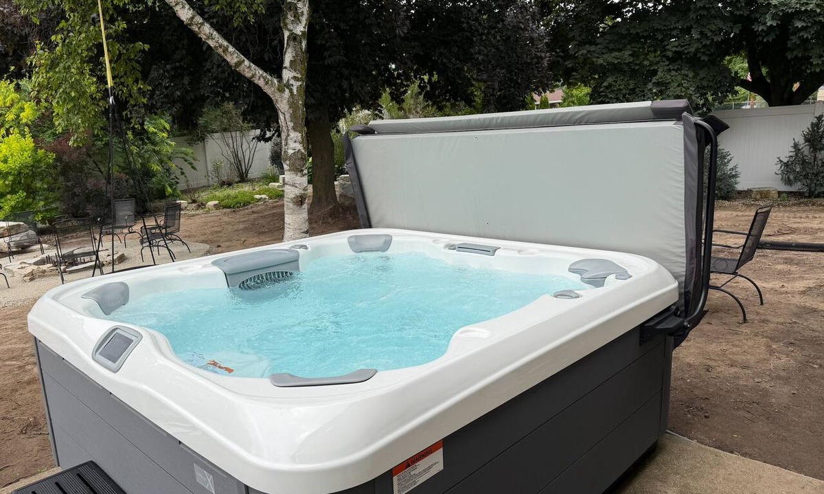 Sturgeon Bay House | The Oasis! Arcades, Theater Room & Hot Tub