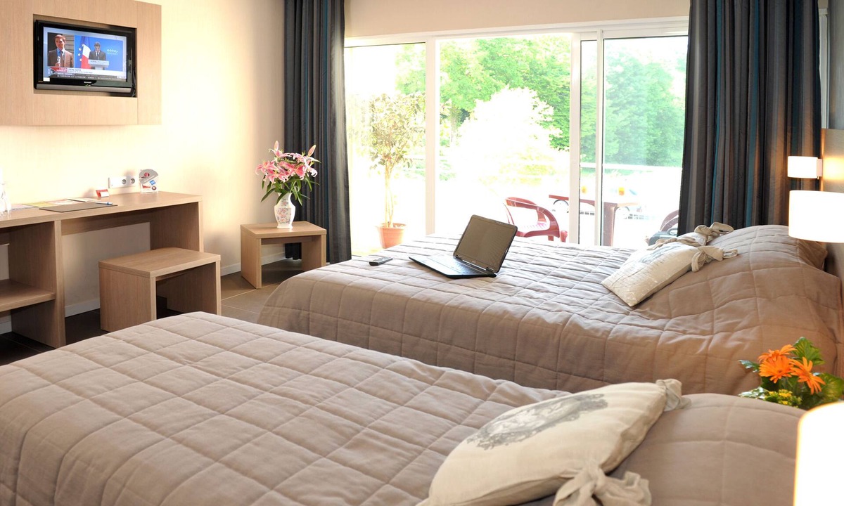 Bessines-sur-Gartempe Hotel | The Originals City, Hôtel de France
