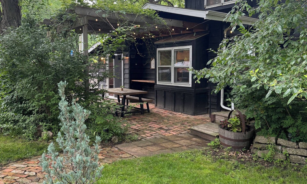 Graymont House | The Schoolhouse Cabin - Hot Tub and Game Room!