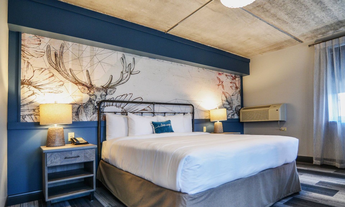 Downtown Kenosha Hotel | The Stella Hotel & Ballroom