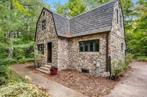 Lac du Flambeau House | The Stone House- Minocqua