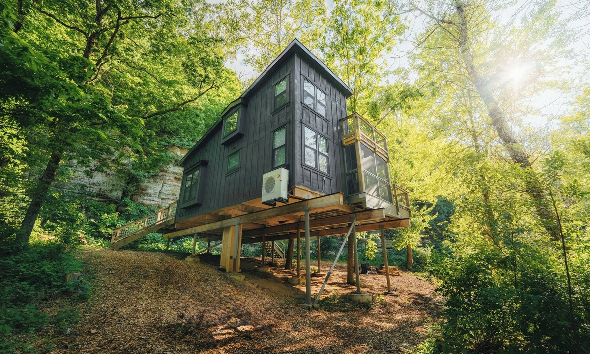 Ottawa Resort | Treehouse 2 - Treehouses at Starved Rock