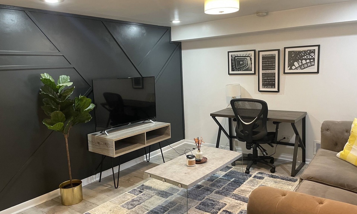Douglas Condo | Trendy apt near McCormick Place & Wintrust Arena