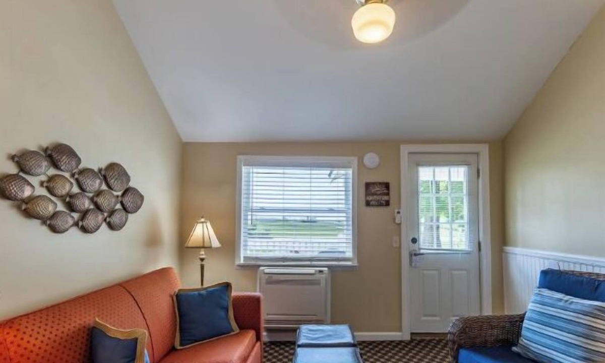 Whitehall Resort | Two bedroom cottage with 3 beds and a sofa sleeper