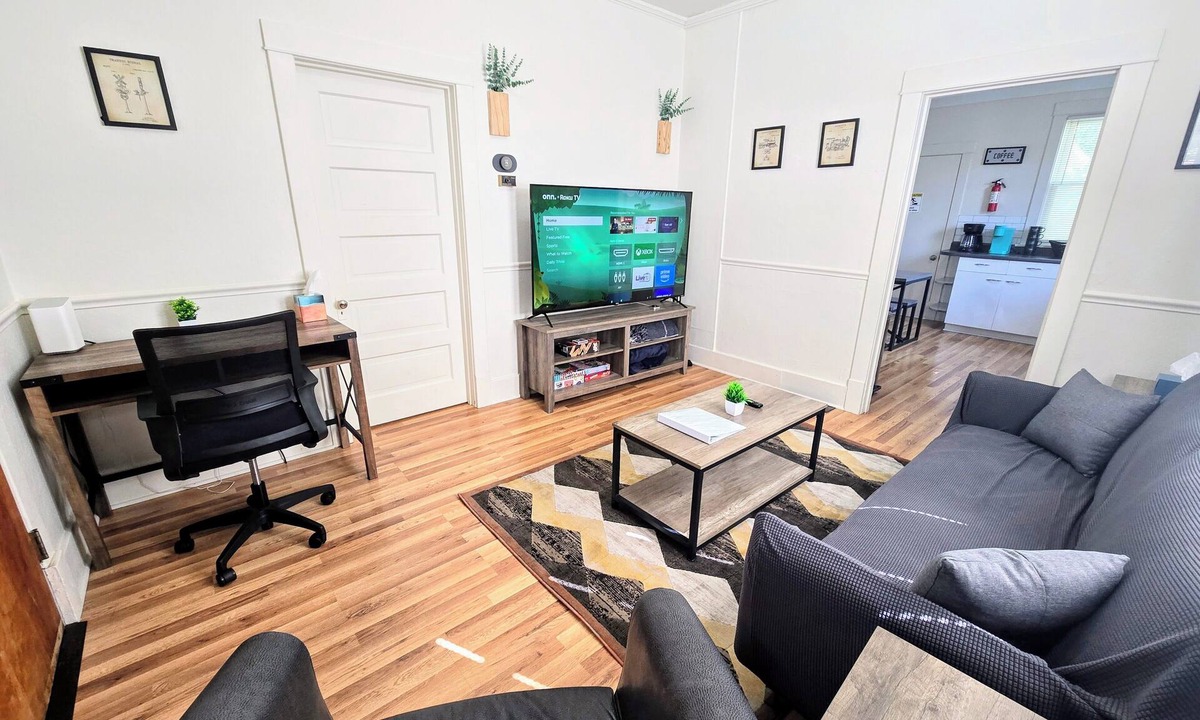 Galesburg House | Two-tone Train Home! King bed, Pet friendly, Foosball!