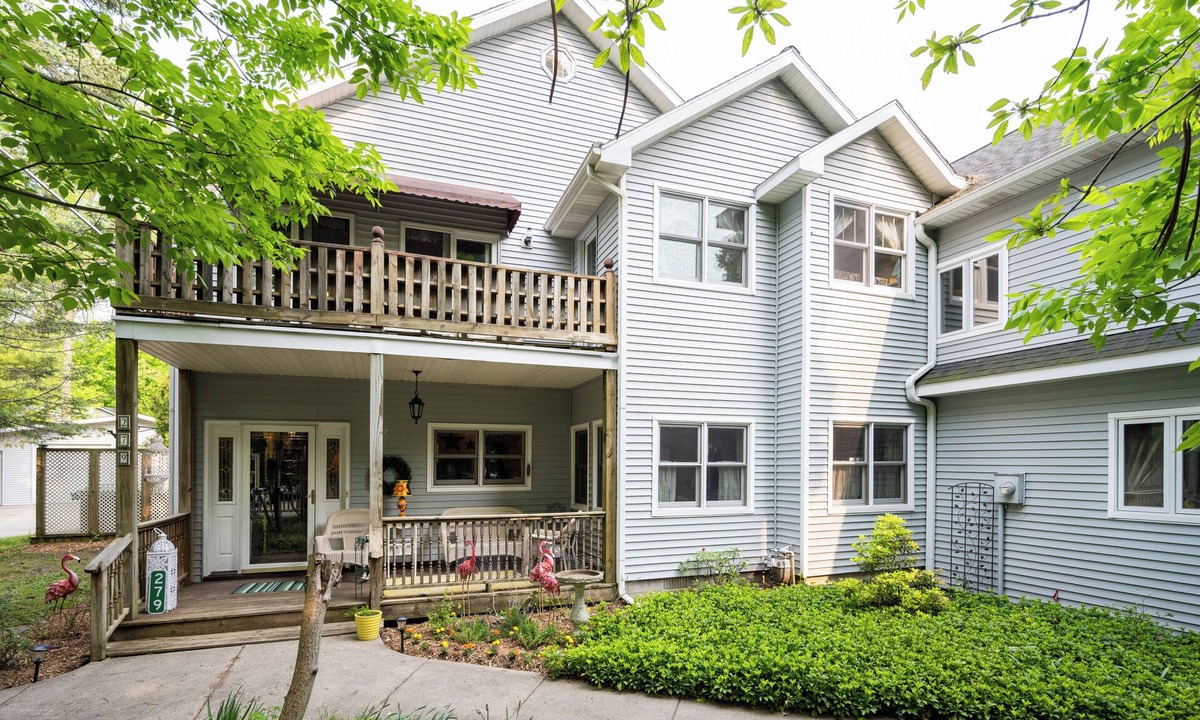 Douglas House | Ultimate Group Retreat | Sleeps 20 | Beach + Hot Tub