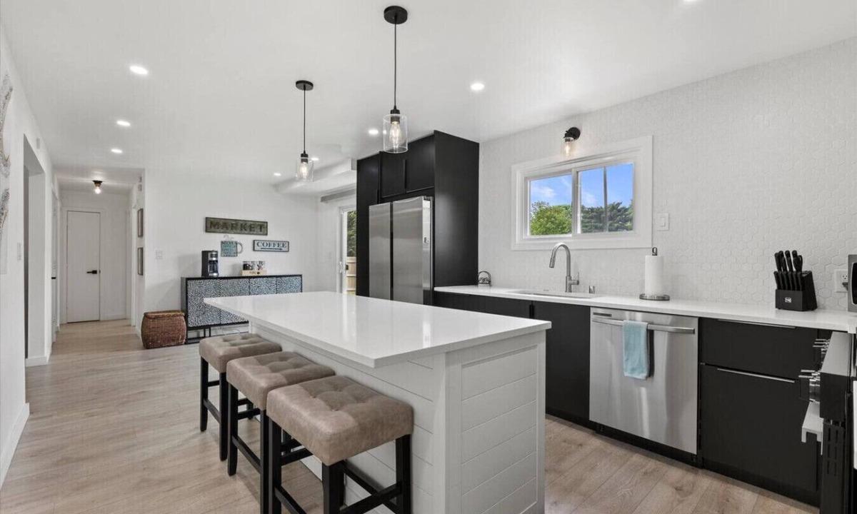 Milwaukee House | Updated 4-Bedroom Fenced Yard Near Downtown!