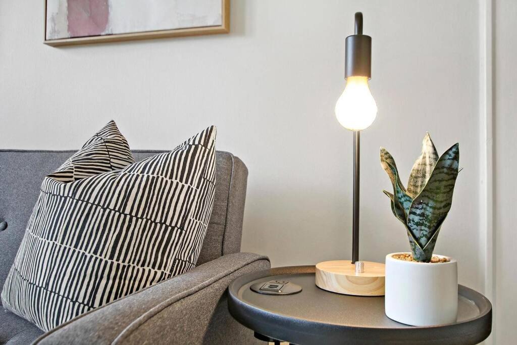 Irving Park Apartment | Vibrant 1BR Apartment close to Dining - Cullom B3