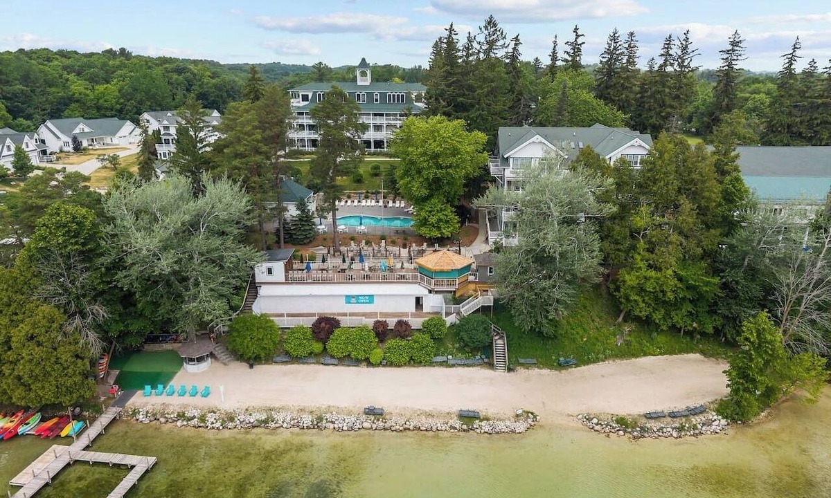 Elkhart Lake Resort | Victorian Inn #111 | Queen Murphy Bed + Sofa Bed